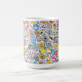 カラフルな幻想的なパターンの誕生日と休日 コーヒーマグカップ (中央)