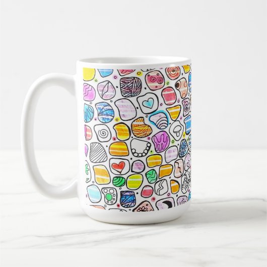 カラフルな幻想的なパターンの誕生日と休日 コーヒーマグカップ (左)