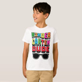 カラフルな幼稚園のデザイン クールな学校の雰囲気 Tシャツ (正面フル)