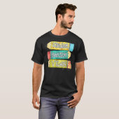 カラフルな幼稚園の雰囲気 先生 生徒 バックT Tシャツ (正面フル)