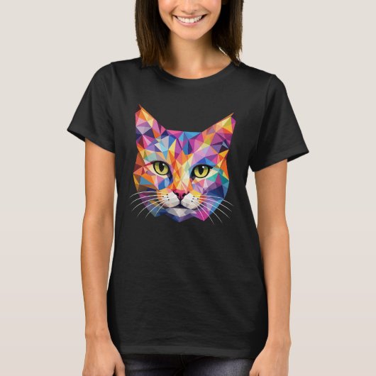 カラフルな幾何学模様の猫の顔 ローポリゴンの三角形アート Tシャツ (正面)