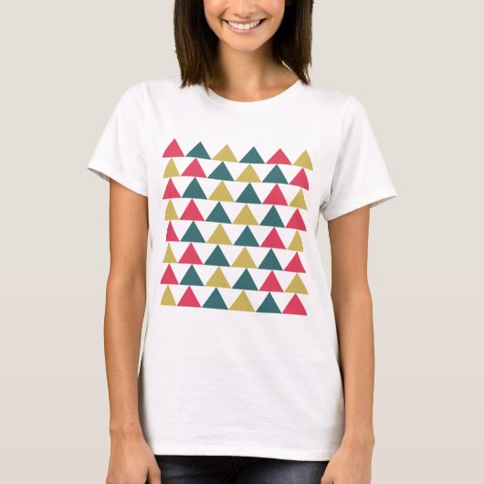 カラフルな幾何学的な三角模様のトライアングル Tシャツ (正面)