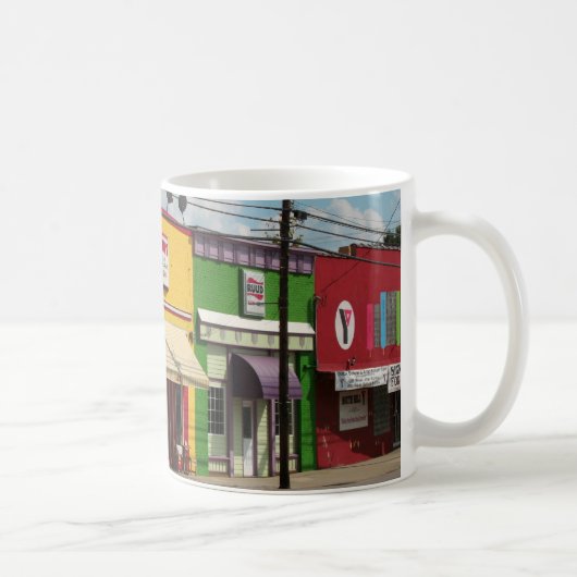 カラフルな建物のマグ コーヒーマグカップ (右)