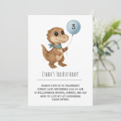 カラフルな恐竜の誕生日イラスト（青いスカーフと風船付き） 招待状 (スタンド正面)