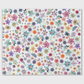 カラフルな手描きの春のワイルドフラワーとグリーン ラッピングペーパー (フラット)