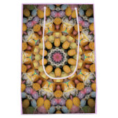 カラフルな模様のイースターエッグマンダラ ミディアムペーパーバッグ (裏面)