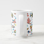 カラフルな水中海洋生物パターン ジャンボコーヒーマグカップ (裏面)