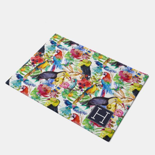 カラフルな水彩画のオウムは|あなたのイニシャルを加えます ドアマット (アングル)