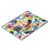 カラフルな水彩画のオウムは|あなたのイニシャルを加えます ノートブック (左側)