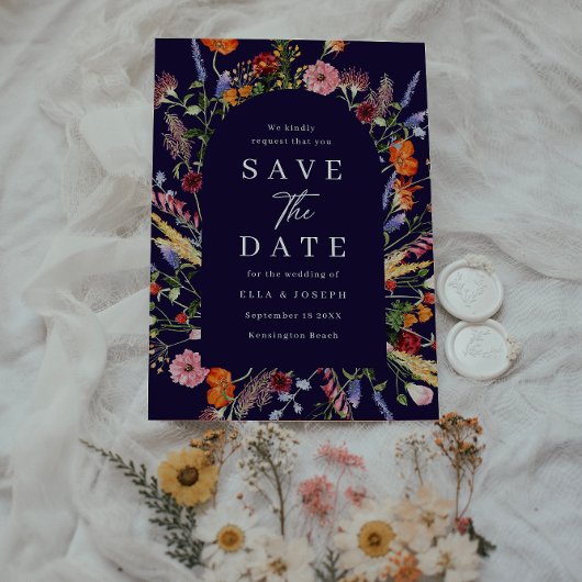 カラフルな水彩画のワイルドフラワーがおしゃれなネイビーウェディング セーブザデート