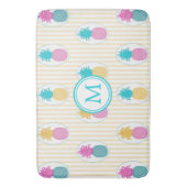 カラフルな熱帯パイナップル黄色のストライプのモノグラム バスマット (正面縦)