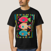 カラフルな熱帯魚の民芸調沿岸海洋デザイン Tシャツ (正面)