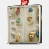 カラフルな登山の壁石 メタルオーナメント (左)