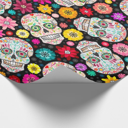 カラフルな砂糖のスカルおよび花のフェスタの黒の覆い ラッピングペーパー (角)