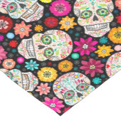 カラフルな砂糖のスカルの花のフェスタの黒のランナー ショートテーブルランナー (コーナー)