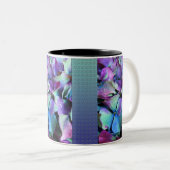 カラフルな紫色及びティール（緑がかった色）の花 ツートーンマグカップ (正面右)