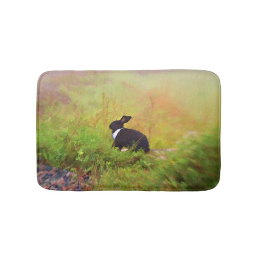 カラフルな群葉の白黒イースターのウサギ バスマット (正面)