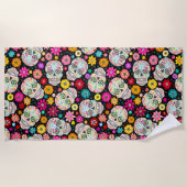 カラフルな花および砂糖のスカルのビーチタオル ビーチタオル (正面)