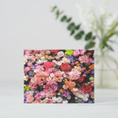 カラフルな花が咲き誇る花束 ポストカード (スタンド正面)