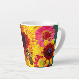 カラフルな花と蜂の楽しいラテカップ カフェラテマグ