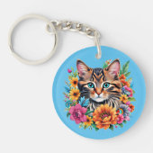 カラフルな花輪の中の猫 キーホルダー (正面)
