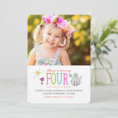 カラフルな落書き 4歳の誕生日パーティー招待状 | キティ 招待状 (スタンド正面)