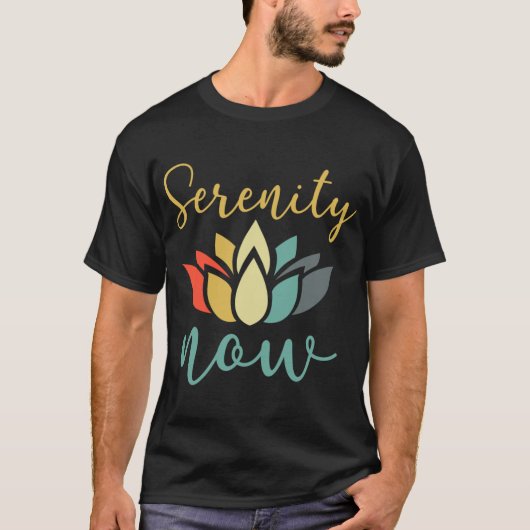 カラフルな蓮の花の友達 セレニティ・ナウ Tシャツ (正面)