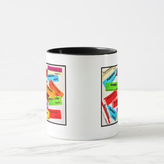 カラフルな薬剤はコーヒー・マグを分類します マグカップ (中央)