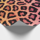 カラフルな虹によって染められるヒョウのプリントの点 ラッピングペーパー (角)