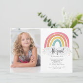 カラフルな虹のカリグラフィー写真 子供の誕生日I 招待状 (スタンド正面)