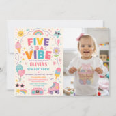 カラフルな誕生日写真「Five Is a Vibe」 招待状 (正面)