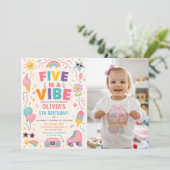 カラフルな誕生日写真「Five Is a Vibe」 招待状 (スタンド正面)