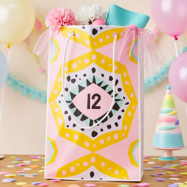 カラフルな誕生日年齢ギフトバッグ+シェイプ柄 ミディアムペーパーバッグ