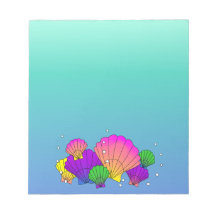 カラフルな貝殻と泡