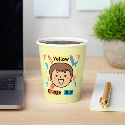 カラフルな足跡でお誕生日をお祝い 紙コップ (インサイチュ)