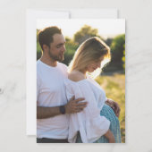 カラフルな野生の花が道に咲くカップル写真 招待状 (裏面)