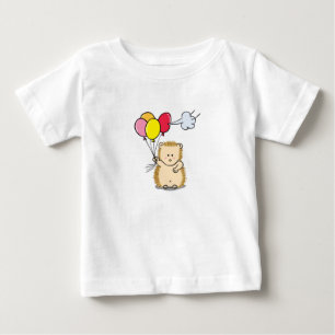 カラフルな風船を持つかわいいキャラクターのハリネズミ ベビーTシャツ