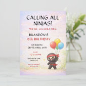 カラフルな風船を持つかわいい忍者の子供の誕生日 招待状 (スタンド正面)