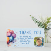 カラフルな風船 子供の誕生日写真 サンキューカード (スタンド正面)
