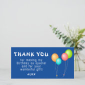 カラフルな風船 青い子供の誕生日 サンキューカード (スタンド正面)