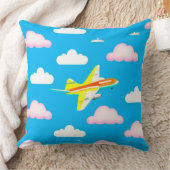 カラフルな飛行機がかわいい雲の間を飛ぶ クッション (ブランケット)