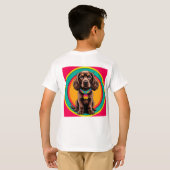 カラフルな首輪の犬 装飾円形フレーム内 Tシャツ (裏面フル)