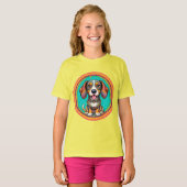 カラフルな首輪をつけた幸せな犬 Tシャツ (正面フル)