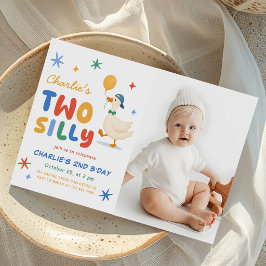 カラフルな2羽のアホなガチョウの子供の2歳の誕生日の写真 招待状
