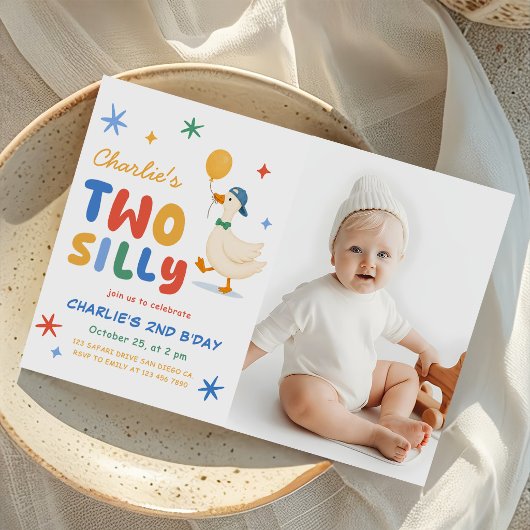 カラフルな2羽のアホなガチョウの子供の2歳の誕生日の写真 招待状