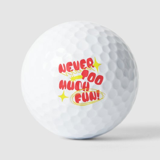 カラフルな「Never Too Much Fun」レトロ風Tシャツ ゴルフボール (正面)