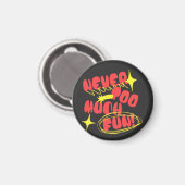 カラフルな「Never Too Much Fun Retro Quote」Tシャツ マグネット (正面/裏面)
