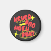 カラフルな「Never Too Much Fun Retro Quote」Tシャツ マグネット (正面)