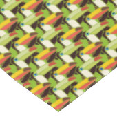 カラフルなToucans 2 テーブルクロス (アングル)