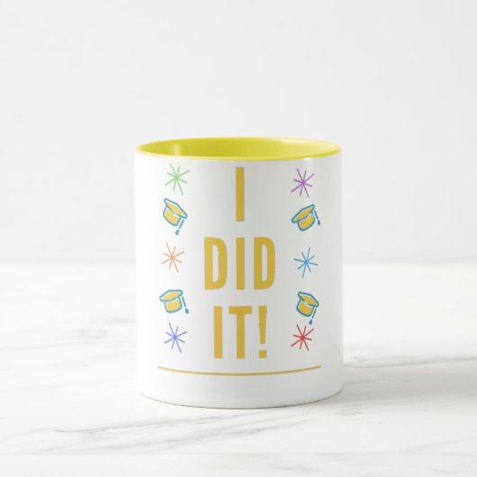 「カラフルやった！」 卒業キャップ マグカップ (中央)